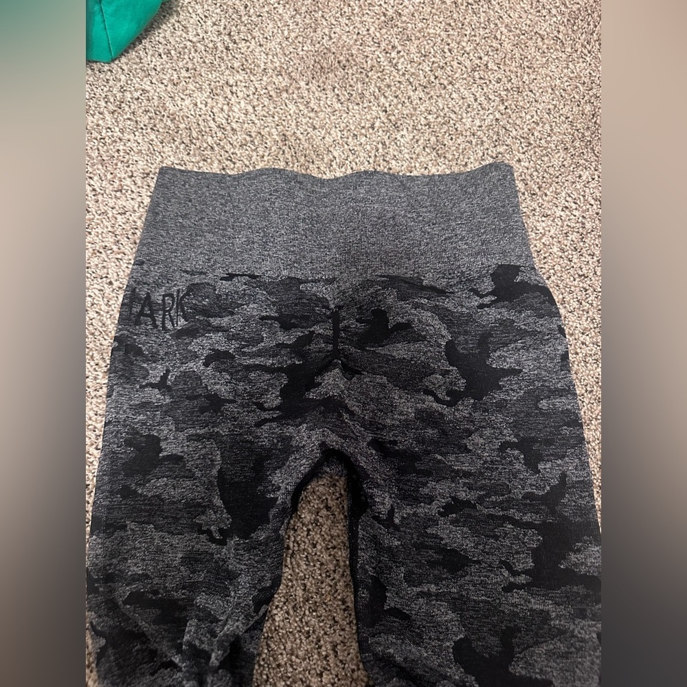 Gym shark black camo leggings